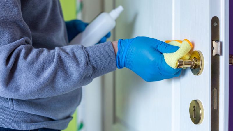 Quels endroits de la maison sont souvent oubliés lors du nettoyage ?