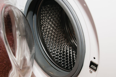 Nettoyer le tambour d'une machine à laver : 4 astuces infaillibles