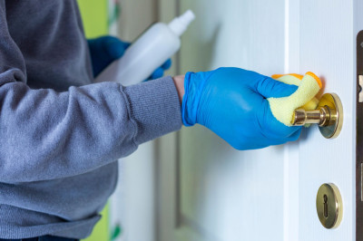 Quels endroits de la maison sont souvent oubliés lors du nettoyage ?